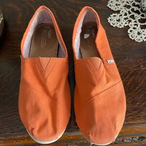 TOMS Vibrant Orange Canvas Slip-Ons Women’s 12